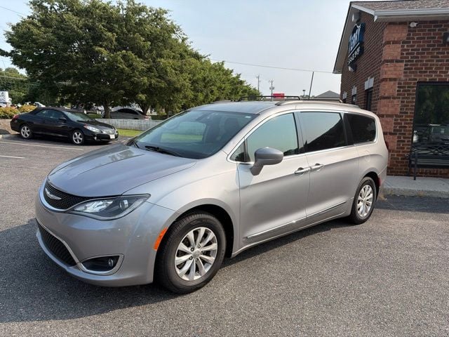 2017 Chrysler Pacifica Touring L Photo in Lynchburg VA 24502