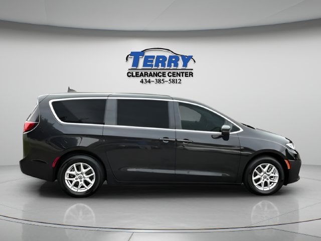 2023 Chrysler Pacifica Touring L Photo in Lynchburg VA 24502