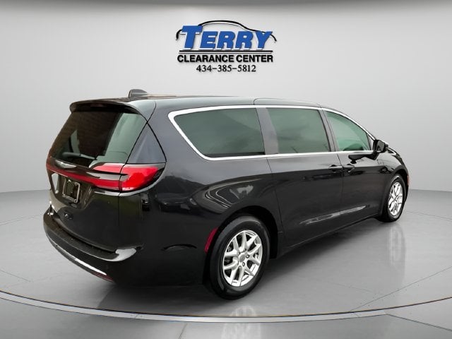 2023 Chrysler Pacifica Touring L Photo in Lynchburg VA 24502