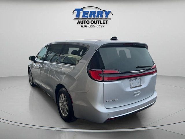 2023 Chrysler Pacifica Touring L Photo in Lynchburg VA 24502