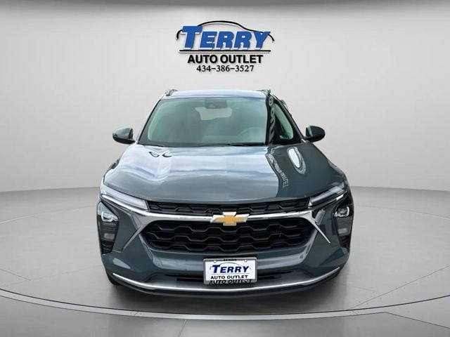 Pre-Owned 2025 Chevrolet Trax LT - photo - 2