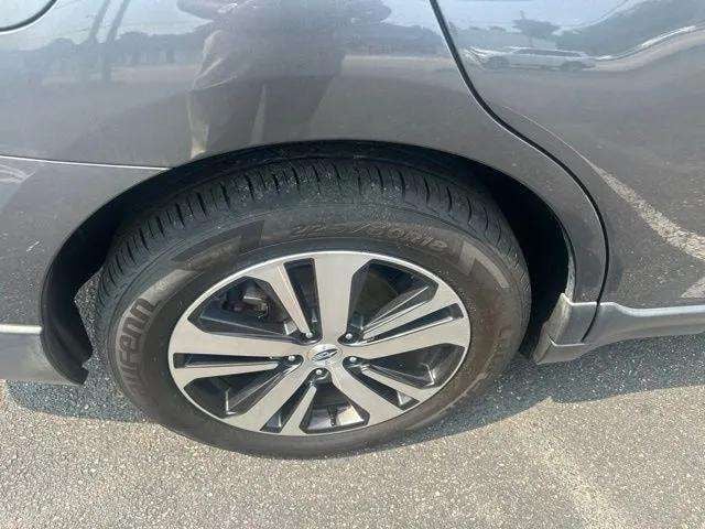 Pre-Owned 2019 Subaru Outback 2.5i - photo - 18