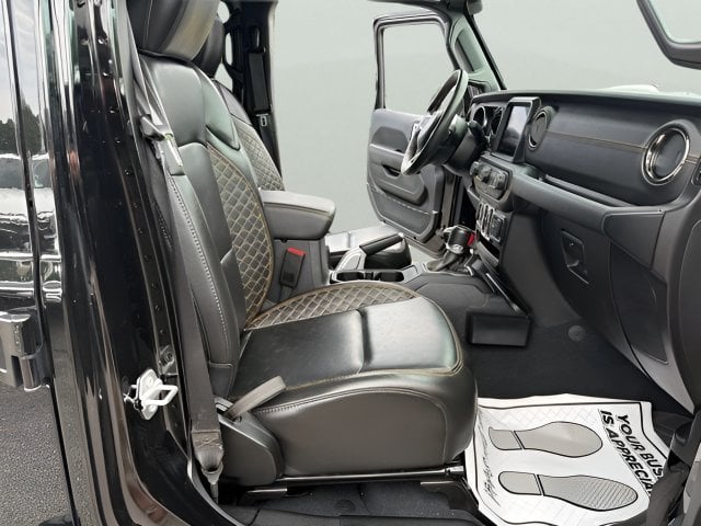 Pre-Owned 2022 Jeep Gladiator Overland - photo - 25