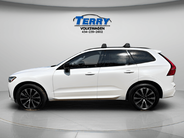 Pre-Owned 2023 Volvo XC60 B5 Plus Dark Theme - photo - 1