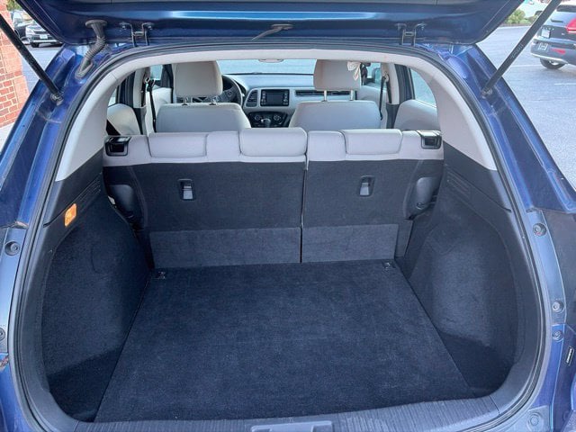 Pre-Owned 2017 Honda HR-V LX - photo - 5