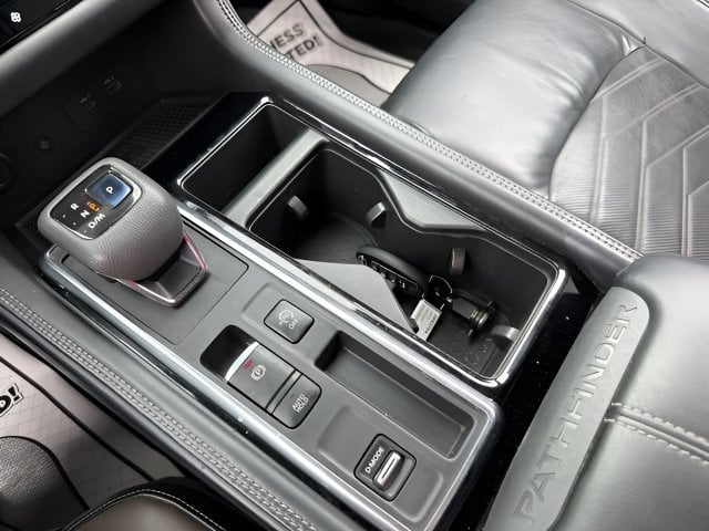Pre-Owned 2022 Nissan Pathfinder Platinum - photo - 14