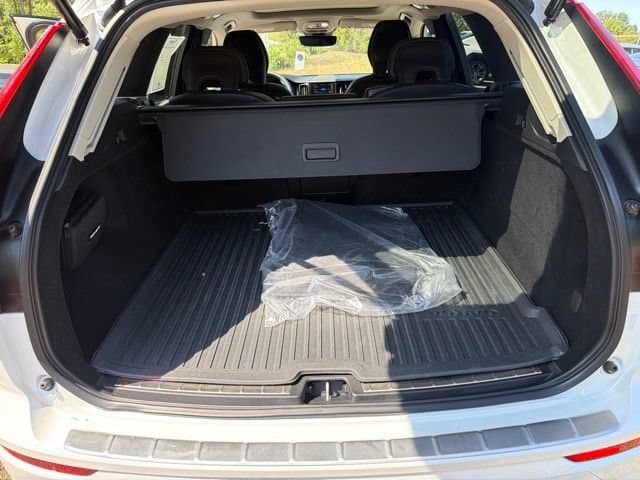 Pre-Owned 2023 Volvo XC60 B5 Plus Dark Theme - photo - 25