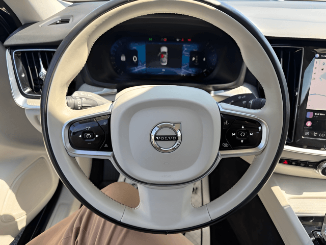 Pre-Owned 2024 Volvo S60 B5 Plus Dark Theme - photo - 11