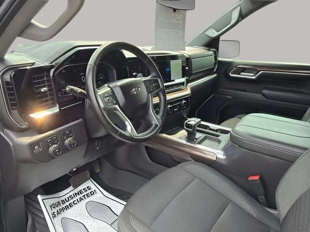 Pre-Owned 2024 Chevrolet Silverado 1500 LT Trail Boss - photo - 3