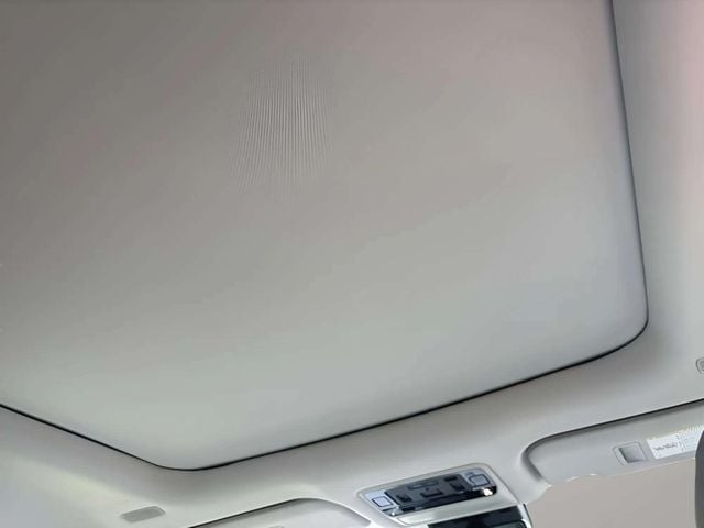 Pre-Owned 2024 Toyota Grand Highlander XLE - photo - 13