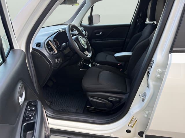 Pre-Owned 2023 Jeep Renegade Latitude - photo - 7