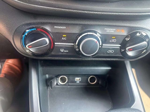 Pre-Owned 2024 Kia Soul LX - photo - 13