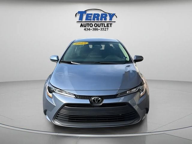 Pre-Owned 2025 Toyota Corolla LE - photo - 2