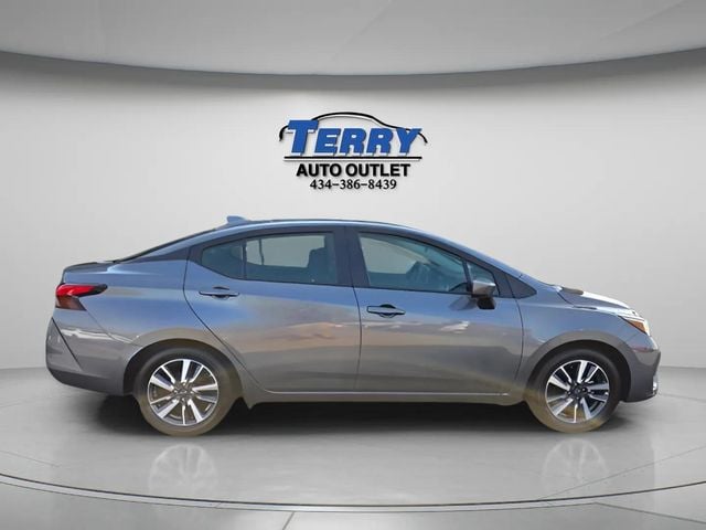 Pre-Owned 2023 Nissan Versa 1.6 SV - photo - 0