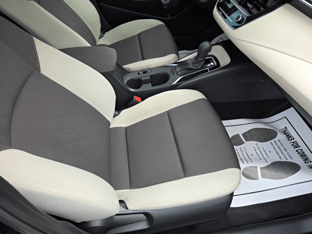 Pre-Owned 2025 Toyota Corolla LE - photo - 18