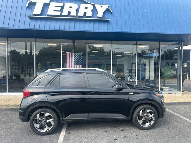 Pre-Owned 2023 Hyundai Venue SEL - photo - 0