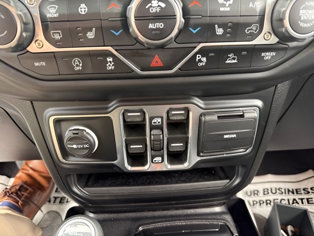 Pre-Owned 2022 Jeep Gladiator Overland - photo - 20