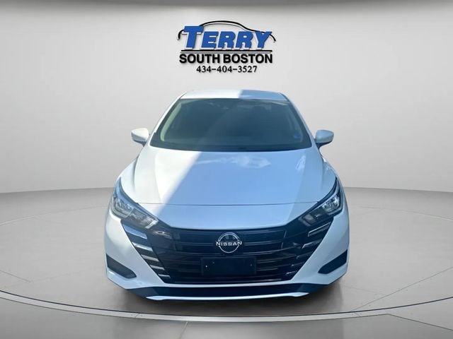 Pre-Owned 2023 Nissan Versa 1.6 SV - photo - 1