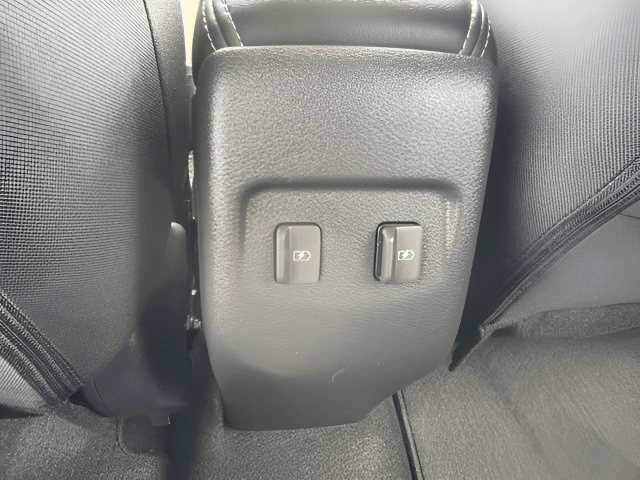 Pre-Owned 2023 Nissan Kicks SR - photo - 7