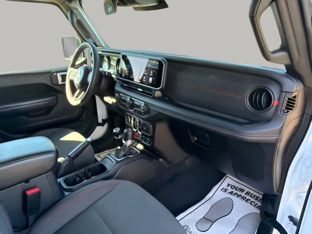 Pre-Owned 2025 Jeep Wrangler Rubicon - photo - 31