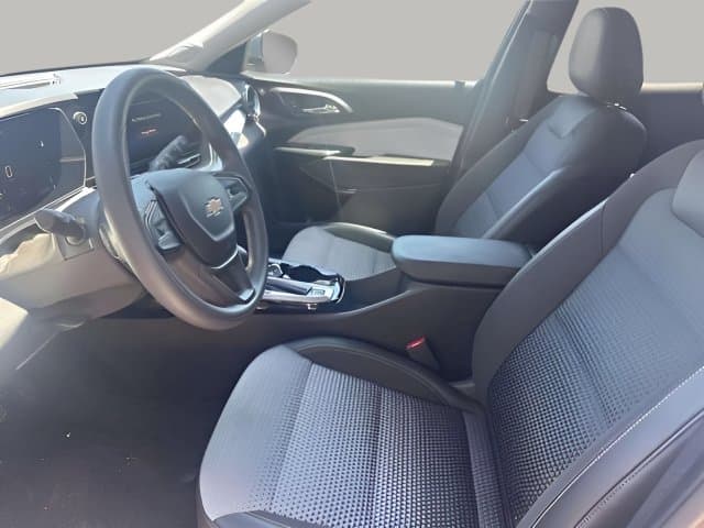 Pre-Owned 2025 Chevrolet Trax LT - photo - 6