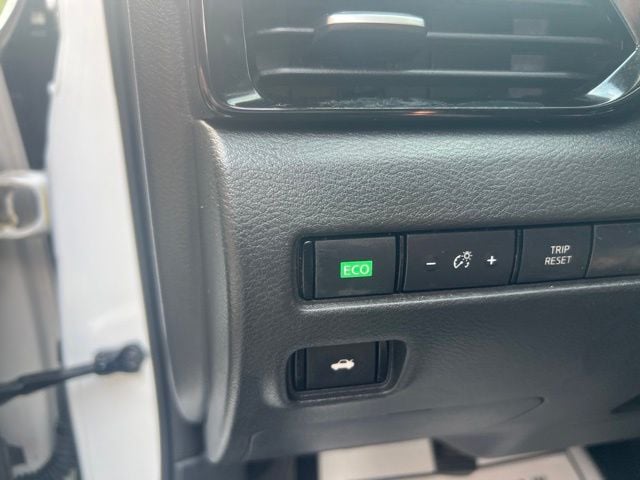 Pre-Owned 2022 Nissan Sentra SV - photo - 9