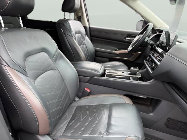 Pre-Owned 2022 Nissan Pathfinder Platinum - photo - 16