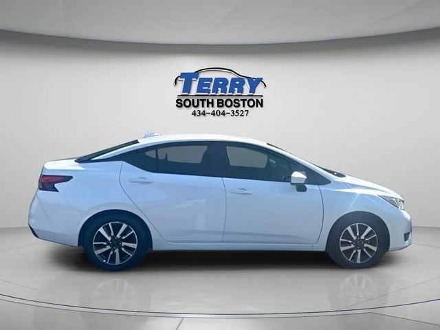 Pre-Owned 2023 Nissan Versa 1.6 SV - photo - 0