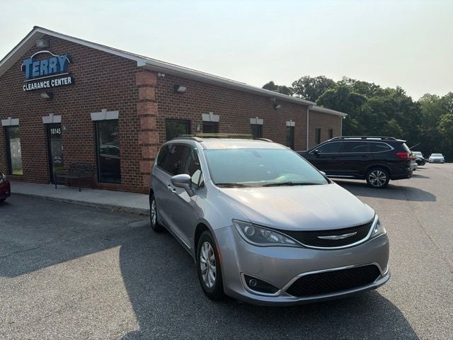 Pre-Owned 2017 Chrysler Pacifica Touring L - photo - 0