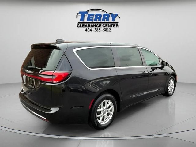 Pre-Owned 2023 Chrysler Pacifica Touring L - photo - 4