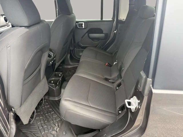 Pre-Owned 2023 Jeep Gladiator Sport S - photo - 22