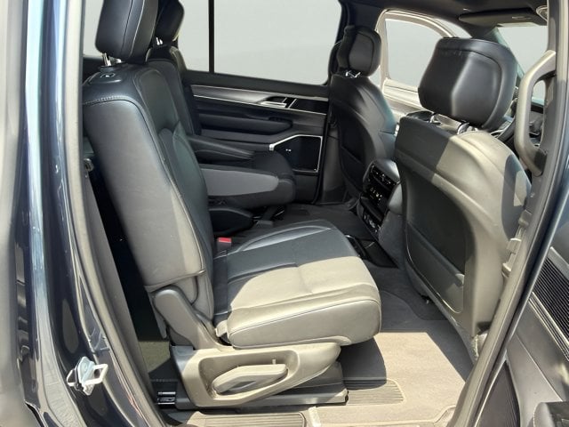 Pre-Owned 2025 Jeep Wagoneer Series III - photo - 34