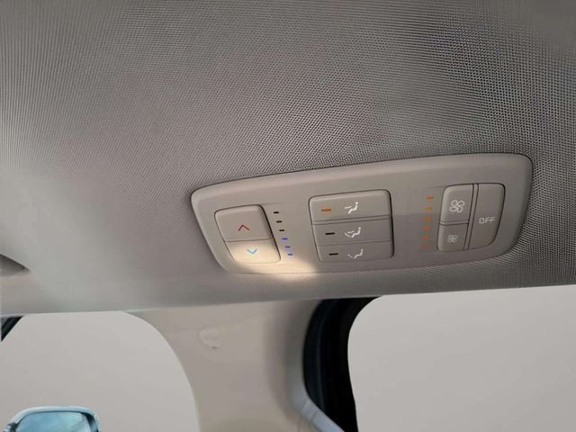 Pre-Owned 2024 Kia Carnival LX - photo - 6