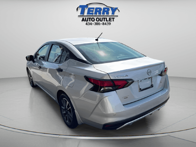 Pre-Owned 2024 Nissan Versa 1.6 S - photo - 4