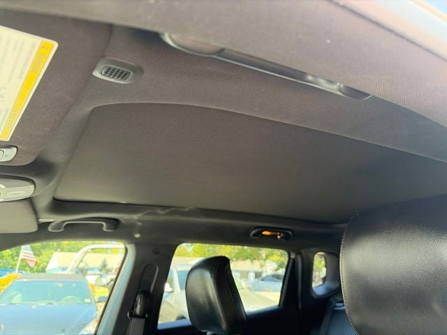 Pre-Owned 2022 Jeep Compass Limited - photo - 17