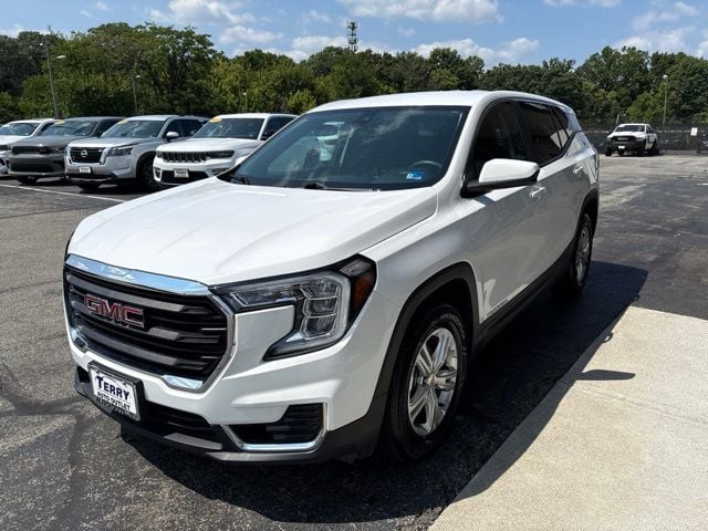 Pre-Owned 2024 GMC Terrain SLE - photo - 3