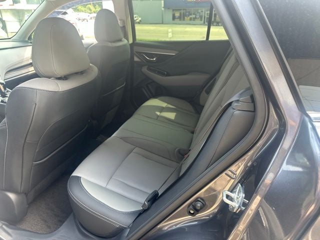 Pre-Owned 2022 Subaru Outback Limited - photo - 16