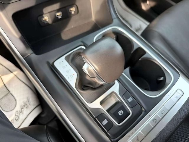 Pre-Owned 2024 Kia Carnival LX - photo - 15