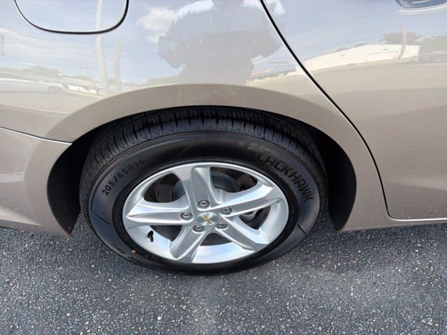 Pre-Owned 2024 Chevrolet Malibu LT - photo - 21