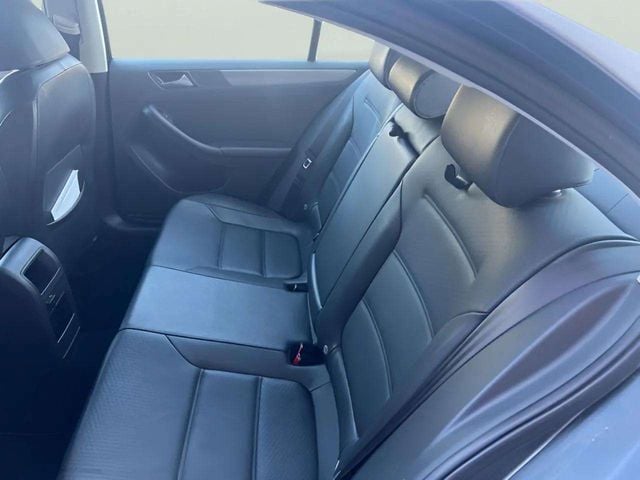 Pre-Owned 2015 Volkswagen Jetta 2.0L TDI SE - photo - 4