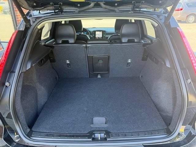 Pre-Owned 2023 Volvo XC40 B4 Core - photo - 6