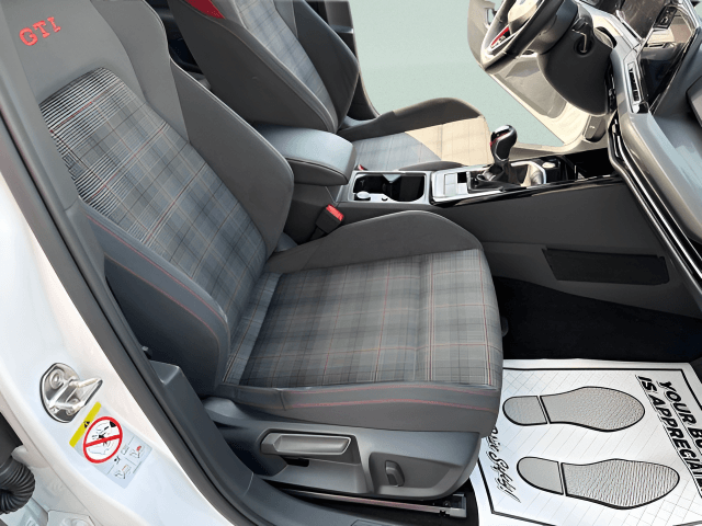 Pre-Owned 2023 Volkswagen Golf GTI Autobahn - photo - 27