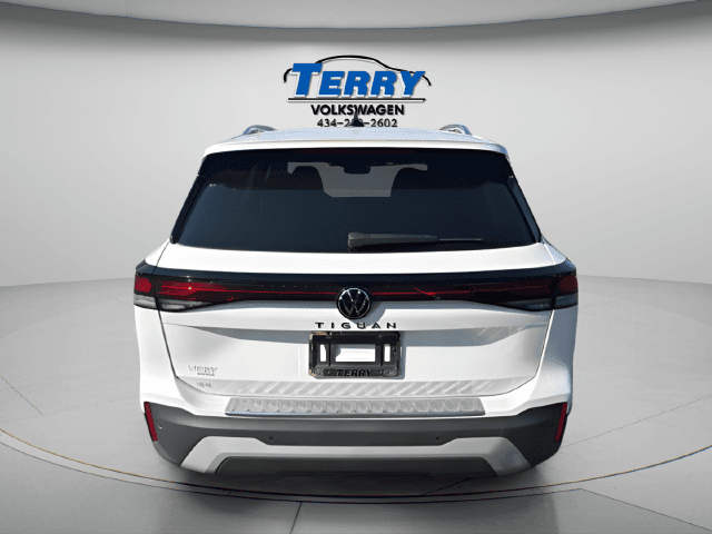 Pre-Owned 2025 Volkswagen Tiguan 2.0T SE - photo - 2