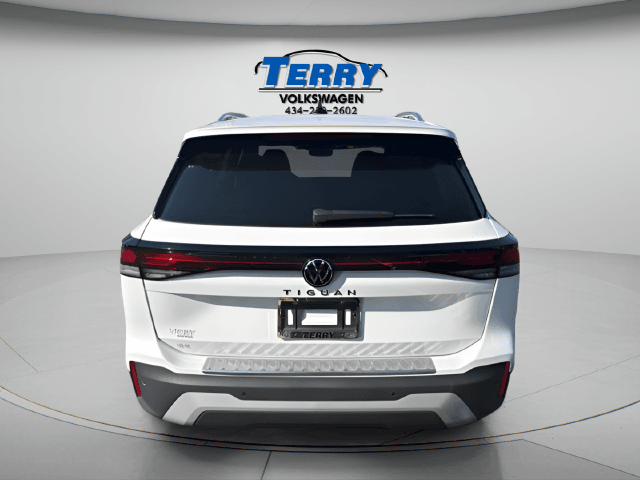 Pre-Owned 2025 Volkswagen Tiguan 2.0T SE - photo - 2