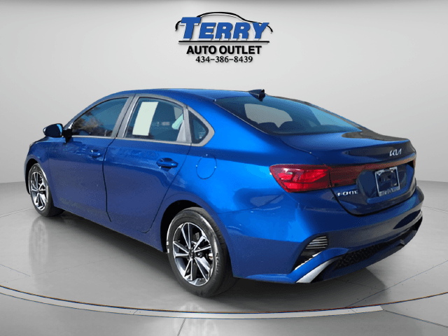 Pre-Owned 2022 Kia Forte LXS - photo - 3