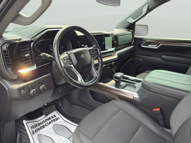Pre-Owned 2024 Chevrolet Silverado 1500 LT Trail Boss - photo - 3