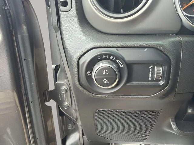 Pre-Owned 2023 Jeep Gladiator Sport S - photo - 8