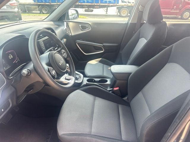 Pre-Owned 2024 Kia Soul LX - photo - 7
