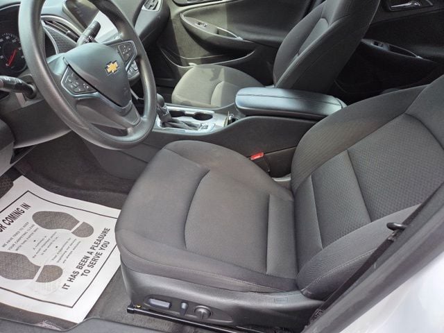 Pre-Owned 2024 Chevrolet Malibu LT - photo - 7