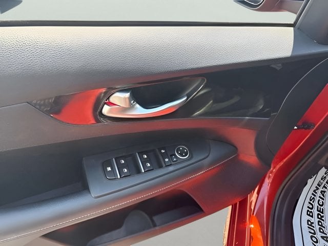Pre-Owned 2023 Kia Forte GT-Line - photo - 9